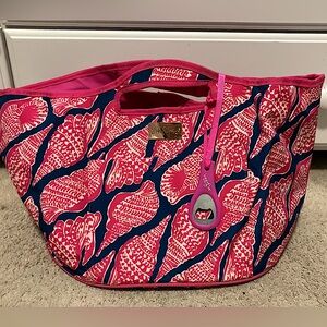 Lilly Pulitzer Pineapple Insulated Tote Bucket
Beach Bag with Bottle Opener